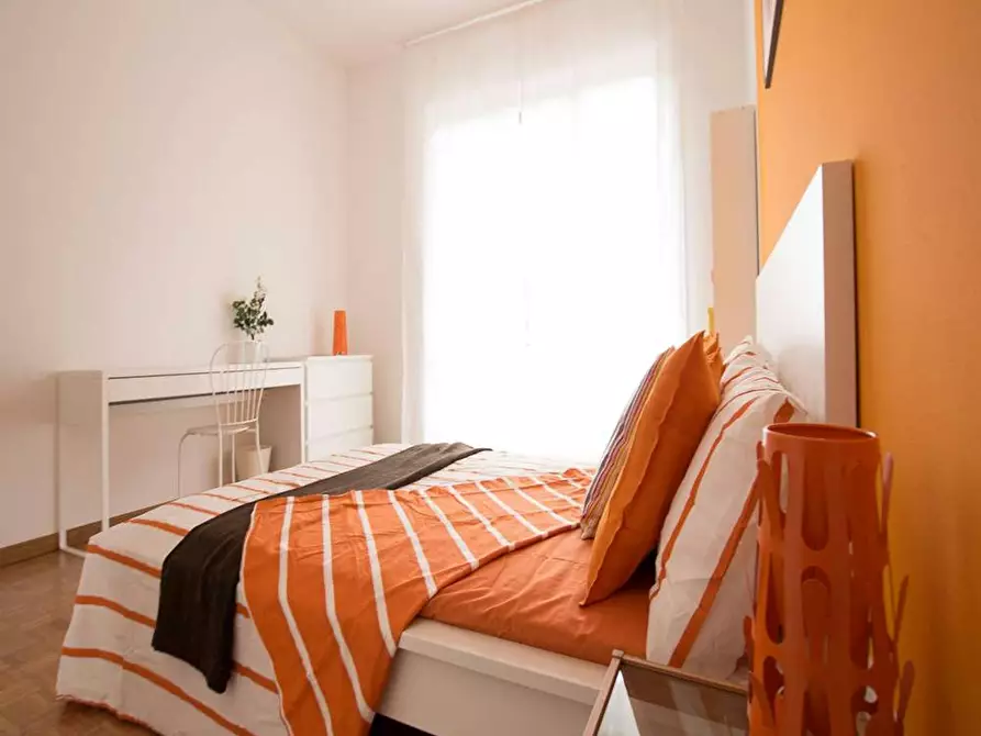 Immagine 2 di Camera in affitto  in Via Alfonso Capecelatro a Milano