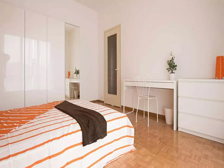 Immagine 1 di Camera in affitto  in Via Alfonso Capecelatro a Milano
