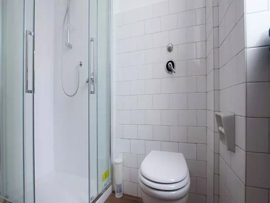 Immagine 10 di Camera in affitto  in Via Alfonso Capecelatro a Milano