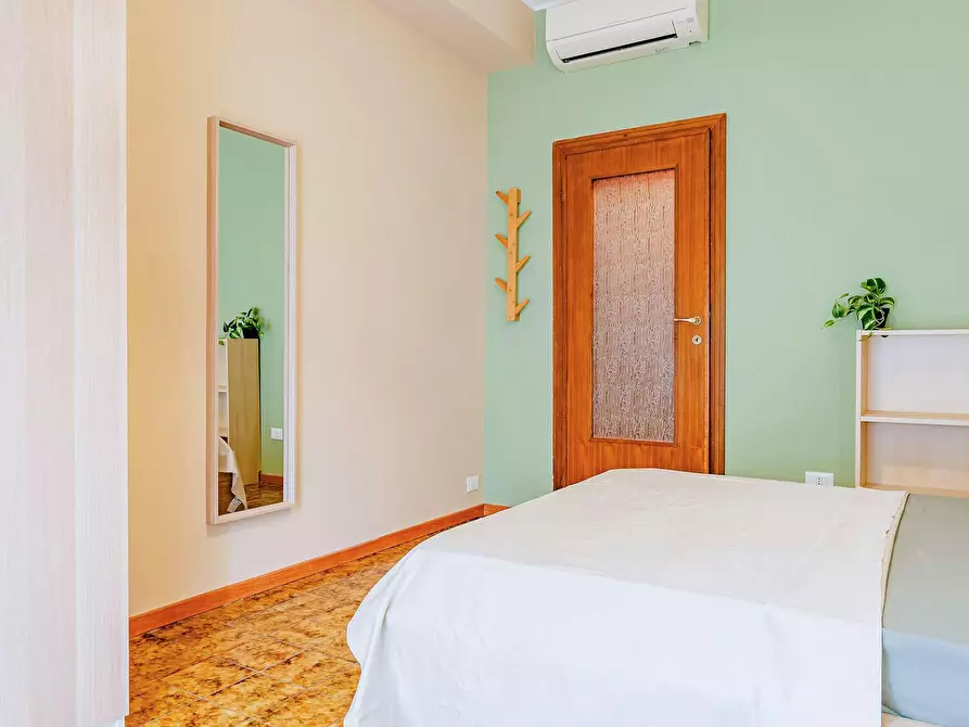 Immagine 5 di Camera in affitto  in Viale Giovanni Suzzani a Milano