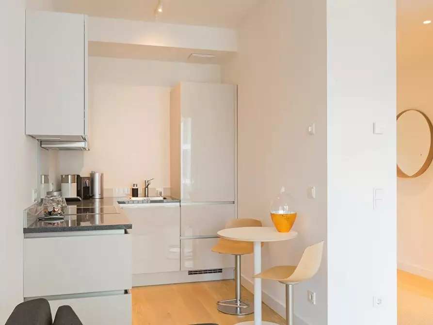 Immagine 2 di Appartamento in affitto  in Krausenstraße a Berlin