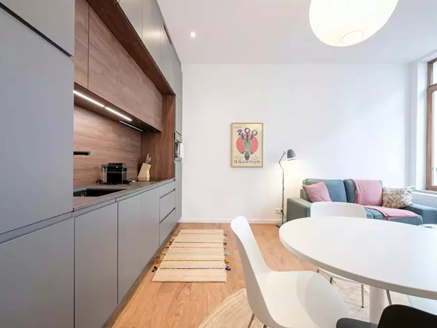 Immagine 1 di Appartamento in affitto  in Rue Duquesnoy a Bruxelles