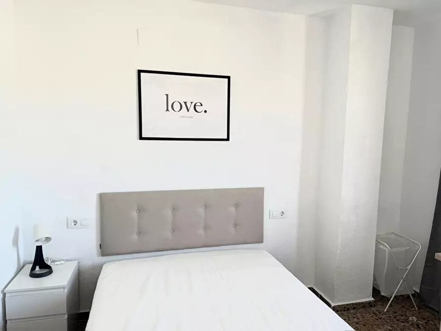 Immagine 2 di Camera in affitto  in Avinguda del Doctor Waksman a Valencia