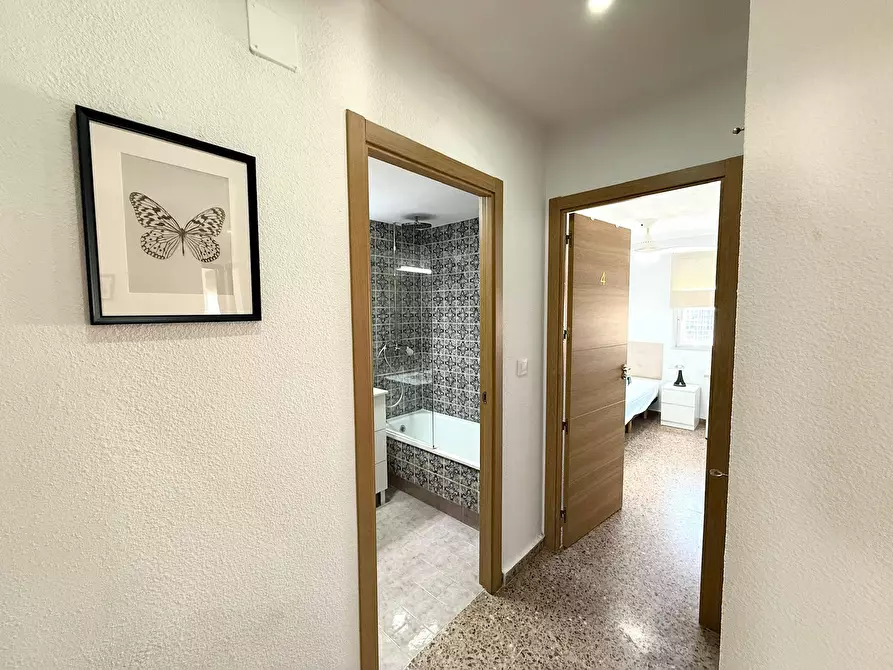 Immagine 9 di Camera in affitto  in Avinguda del Doctor Waksman a Valencia
