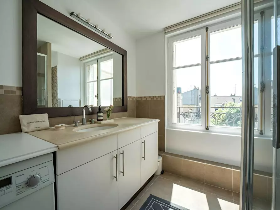 Immagine 7 di Appartamento in affitto  in Rue des Deux Ponts a Paris