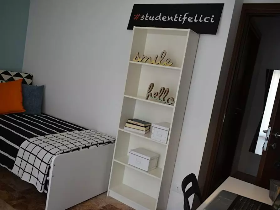 Immagine 2 di Camera in affitto  in Via Guido Zadei a Brescia