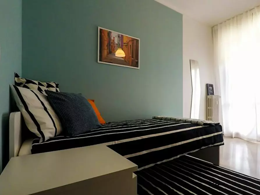 Immagine 2 di Camera in affitto  in Via Ambaraga a Brescia