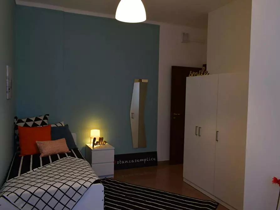 Immagine 3 di Camera in affitto  in Via Ambaraga a Brescia