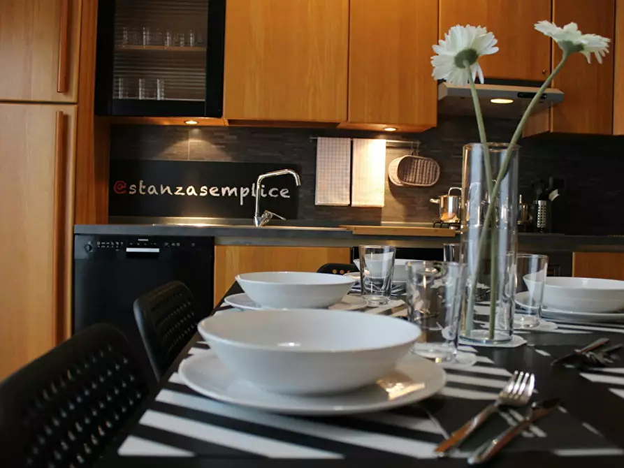 Immagine 5 di Camera in affitto  in Via Ambaraga a Brescia