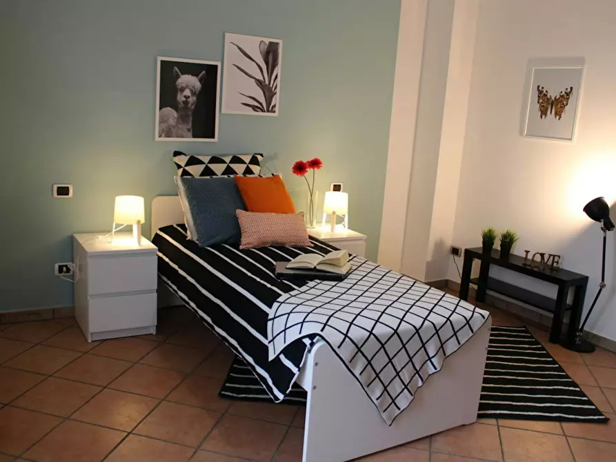 Immagine 2 di Camera in affitto  in Via Ambaraga a Brescia