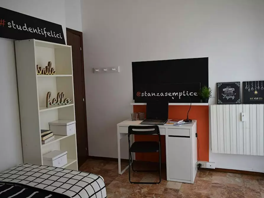 Immagine 3 di Camera in affitto  in Via Guido Zadei a Brescia