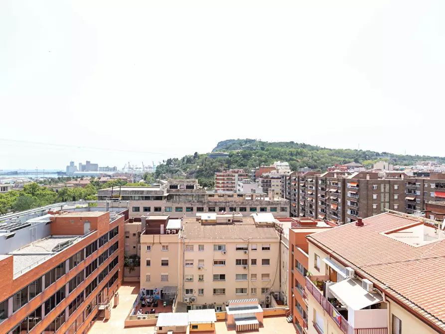 Immagine 1 di Appartamento in affitto  in Avinguda del Paral·lel a Barcelona