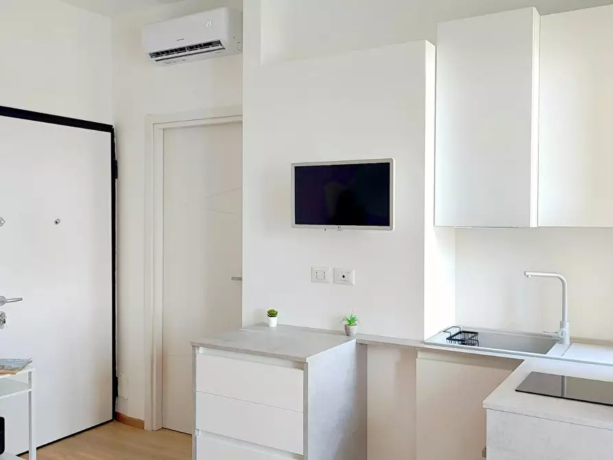 Immagine 2 di Appartamento in affitto  in Via dei Tulipani a Milano