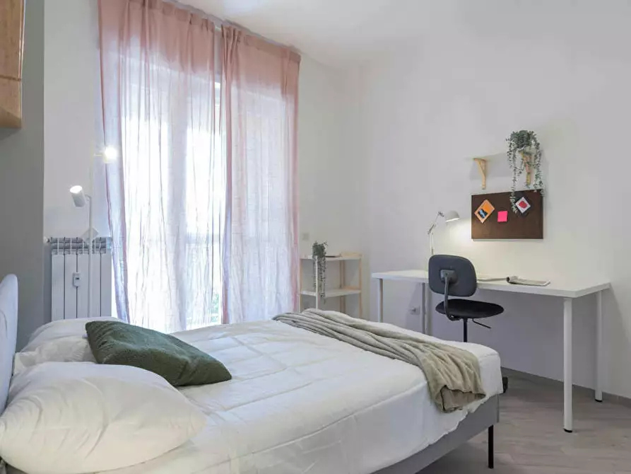 Immagine 1 di Camera in affitto  in Via Francesco Buonamici a Roma