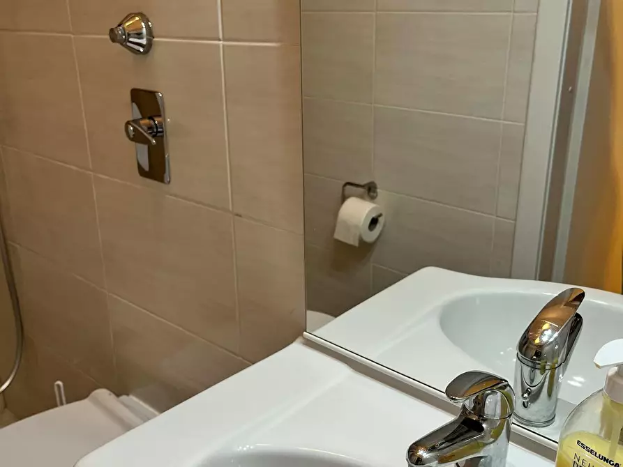 Immagine 8 di Appartamento in affitto  in Via Cola di Rienzo a Milano