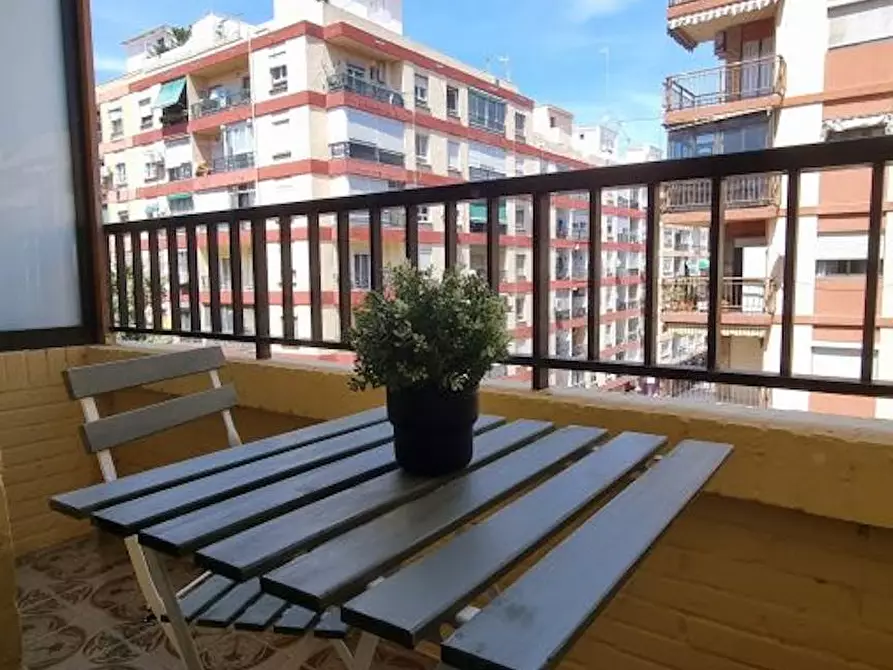 Immagine 3 di Appartamento in affitto  in Carrer de Rodrigo de Pertegás a Valencia