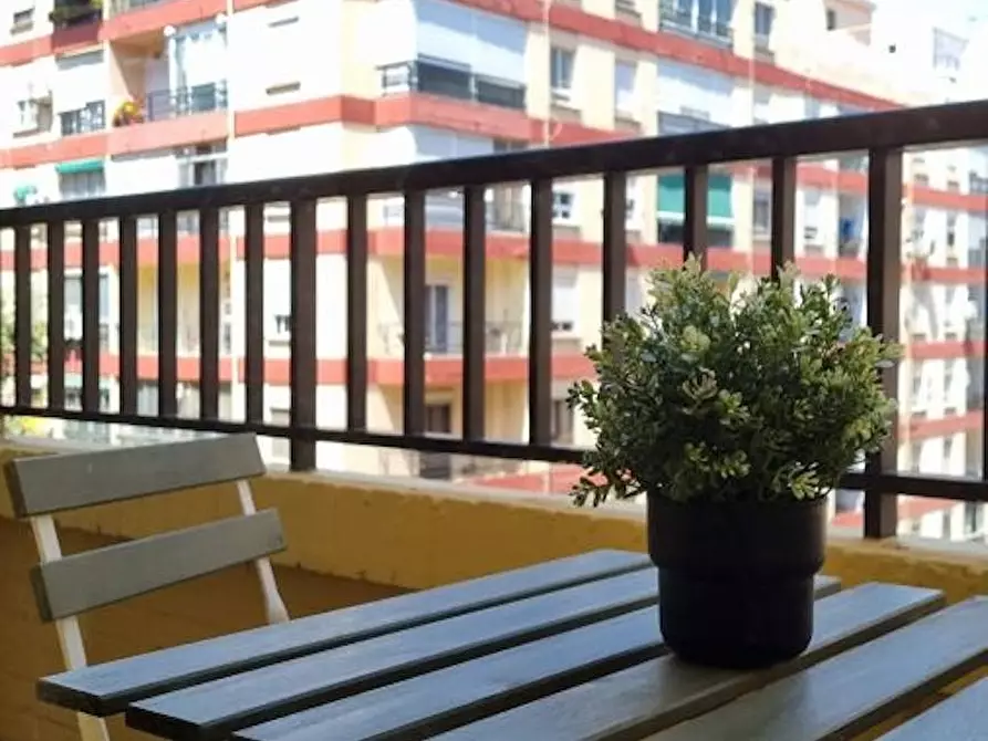 Immagine 1 di Appartamento in affitto  in Carrer de Rodrigo de Pertegás a Valencia