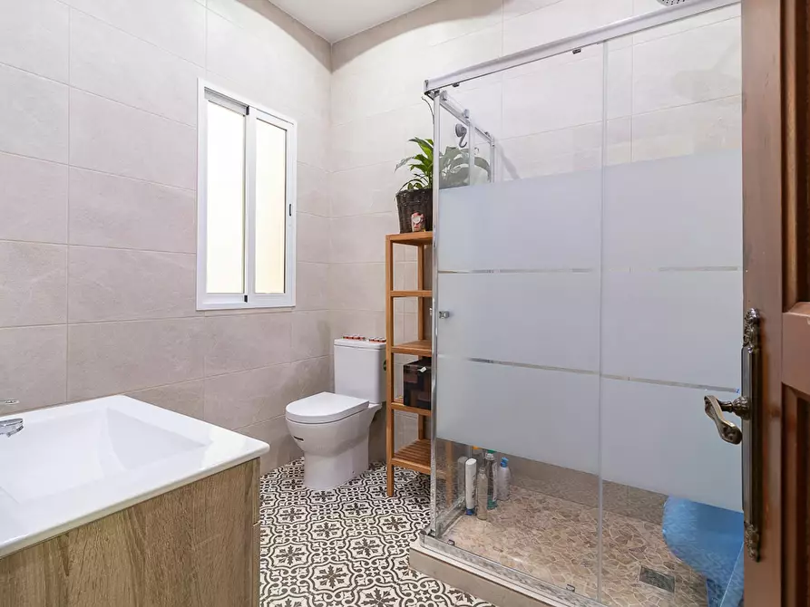 Immagine 10 di Camera in affitto  in Carrer General San Martín a Valencia