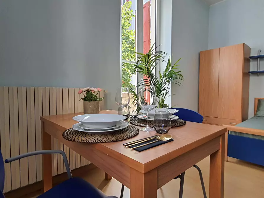 Immagine 2 di Camera condivisa in affitto  in Via Anton Giulio Barrili a Milano