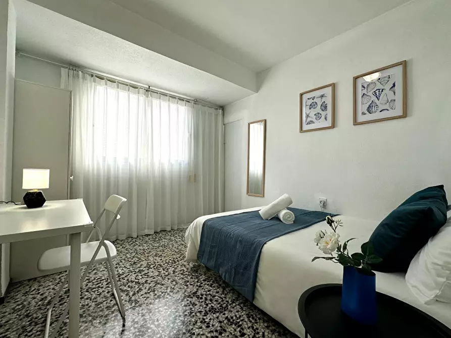 Immagine 3 di Camera in affitto  in Carrer del Poeta Más i Ros a Valencia