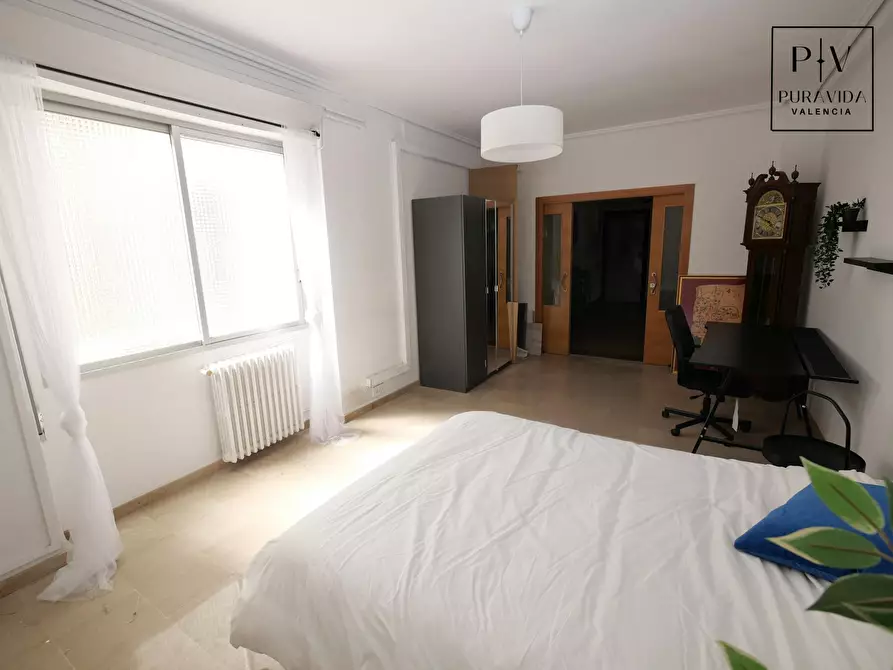 Immagine 1 di Camera in affitto  in Avinguda de l'Oest a Valencia
