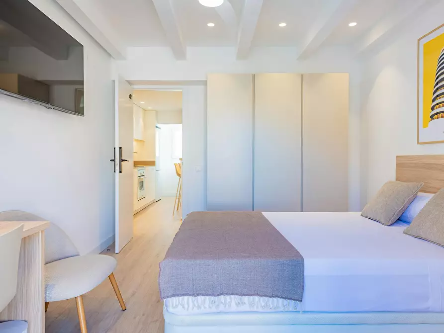 Immagine 3 di Camera in affitto  in Carrer dels Sants Just i Pastor a Valencia