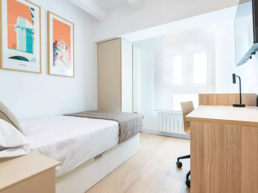 Immagine 1 di Camera in affitto  in Carrer dels Sants Just i Pastor a Valencia