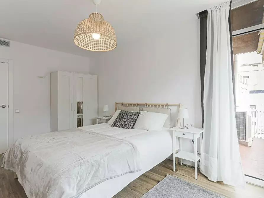 Immagine 2 di Camera in affitto  in Carrer del Torrent de les Flors a Barcelona