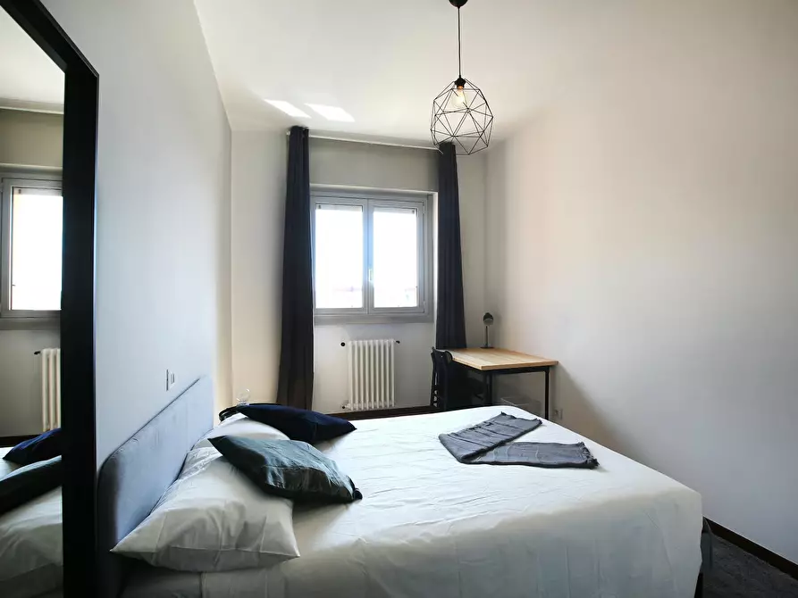 Immagine 1 di Camera in affitto  in Via Benjamin Constant a Milano