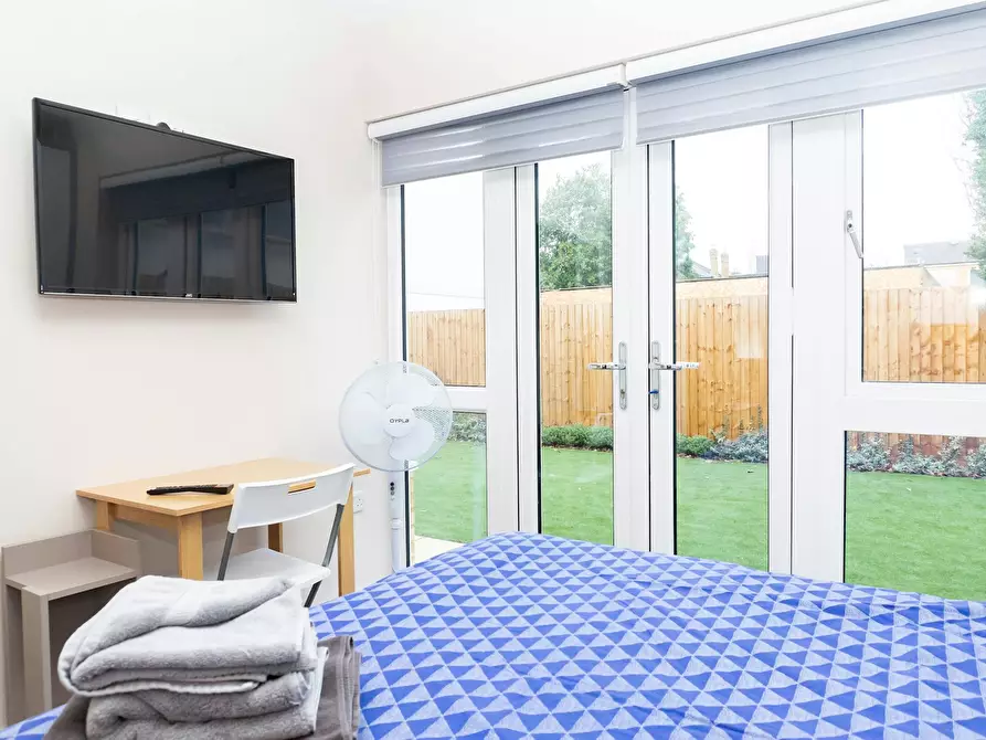 Immagine 6 di Appartamento in affitto  in Queen's Road a Egham