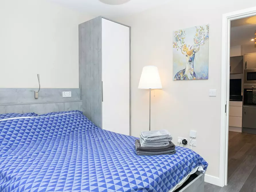 Immagine 5 di Appartamento in affitto  in Queen's Road a Egham