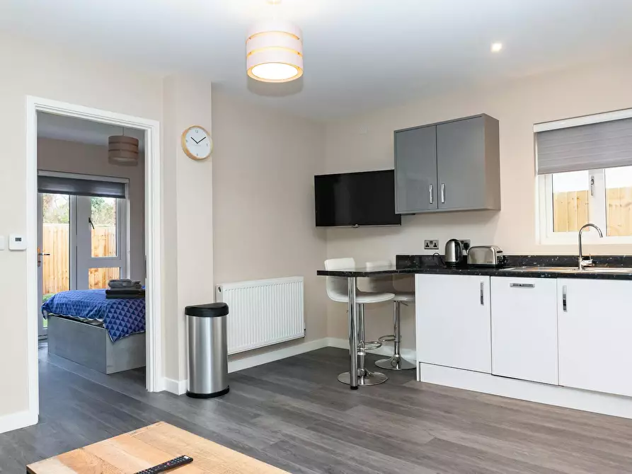 Immagine 1 di Appartamento in affitto  in Queen's Road a Egham
