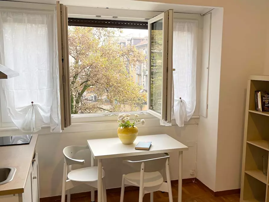 Immagine 2 di Camera in affitto  in Viale Coni Zugna a Milano