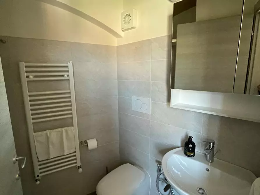 Immagine 10 di Camera in affitto  in Via Dora Baltea a Ivrea