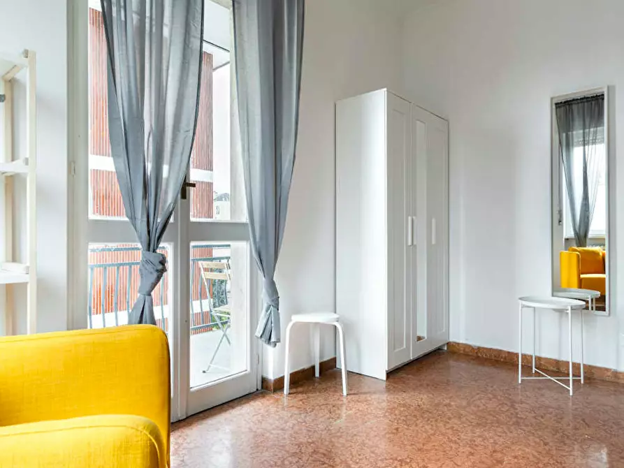 Immagine 3 di Camera in affitto  in Via Arcivescovo Romilli a Milano