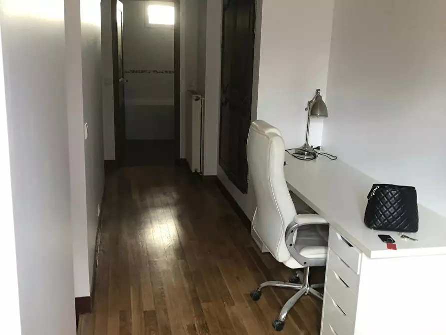Immagine 10 di Casa indipendente in affitto  in Avenue Sully a Chaville