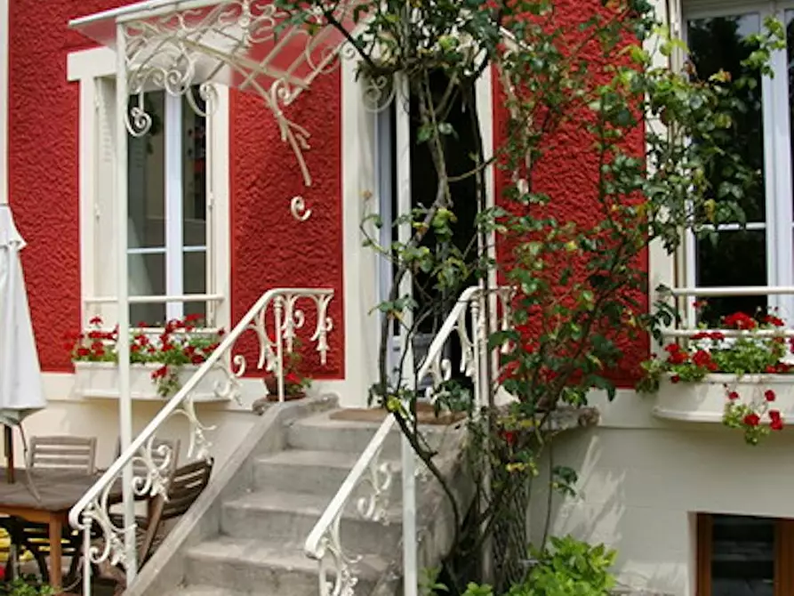 Immagine 1 di Casa indipendente in affitto  in Avenue Sully a Chaville