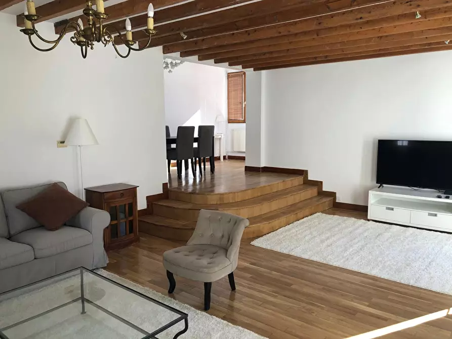 Immagine 5 di Casa indipendente in affitto  in Avenue Sully a Chaville
