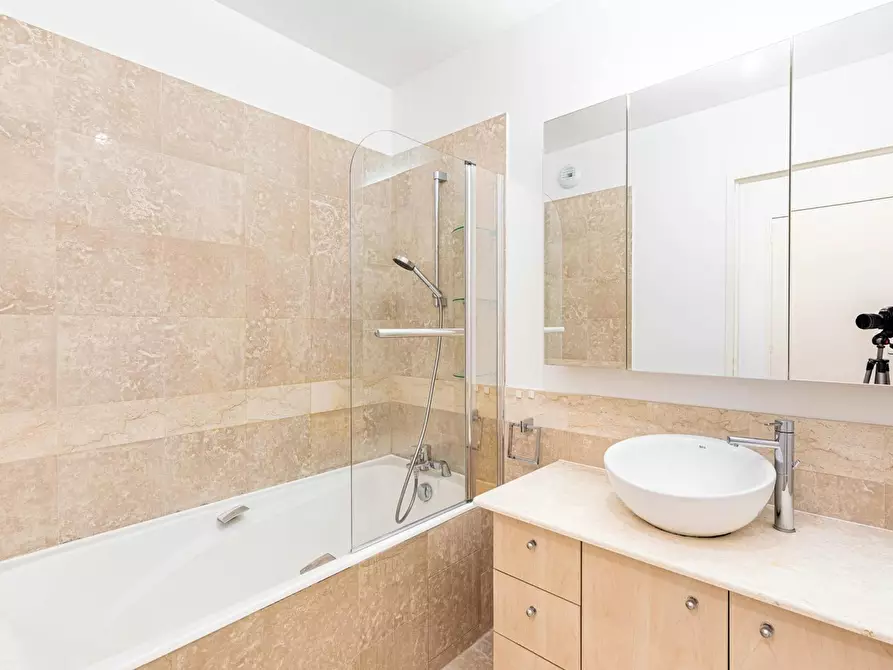 Immagine 5 di Appartamento in affitto  in Rue Erlanger a Paris 16