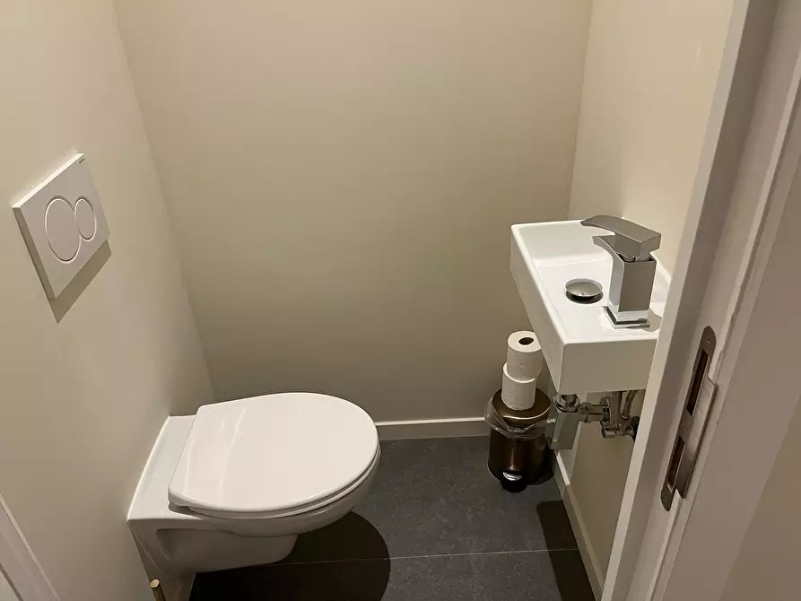 Immagine 5 di Appartamento in affitto  in Rue Xavier De Bue a Uccle