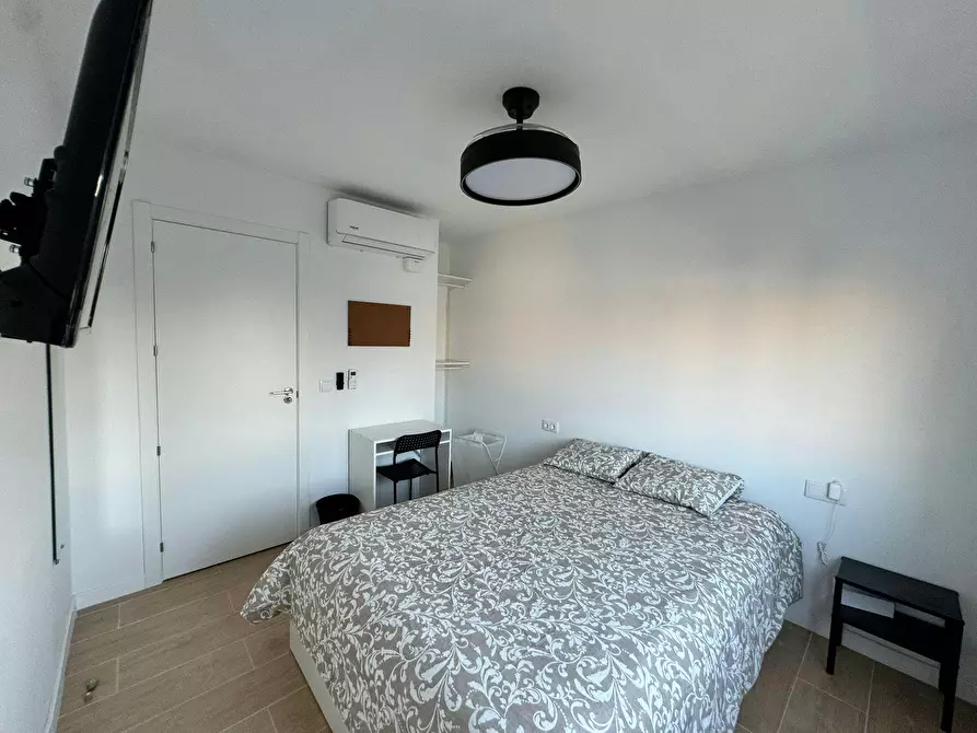 Immagine 1 di Camera in affitto  in Calle Jaime Segarra a Alicante/Alacant