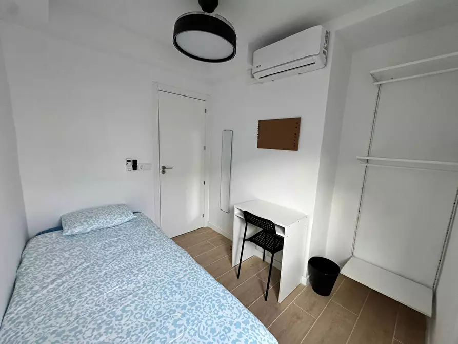 Immagine 1 di Camera in affitto  in Calle Jaime Segarra a Alicante/Alacant