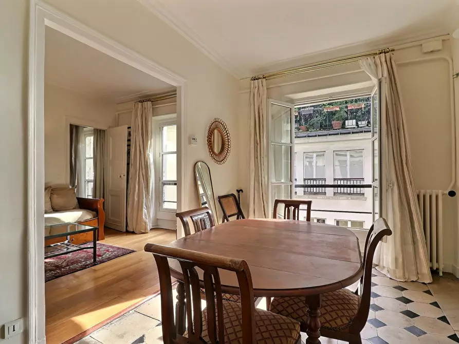 Immagine 6 di Appartamento in affitto  in Rue Godot de Mauroy a Paris