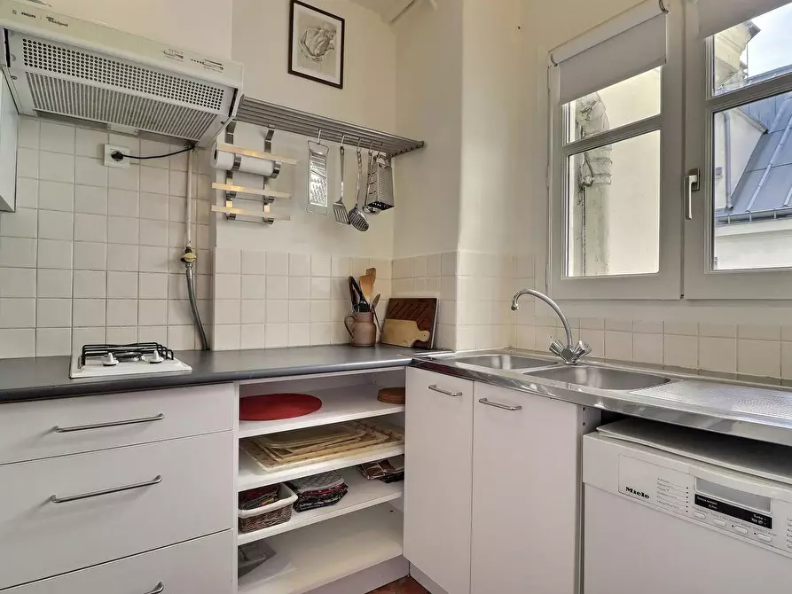 Immagine 10 di Appartamento in affitto  in Rue Godot de Mauroy a Paris