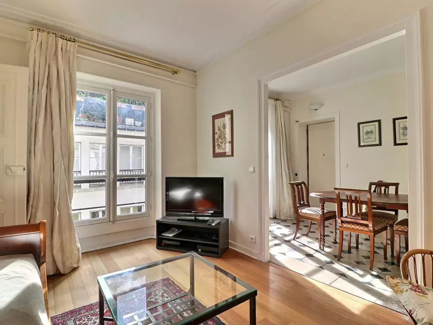 Immagine 1 di Appartamento in affitto  in Rue Godot de Mauroy a Paris