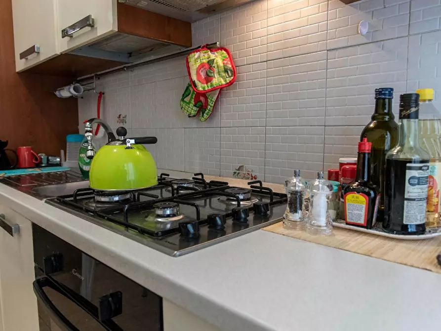 Immagine 2 di Camera in affitto  in Via Gian Luca Squarcialupo a Roma