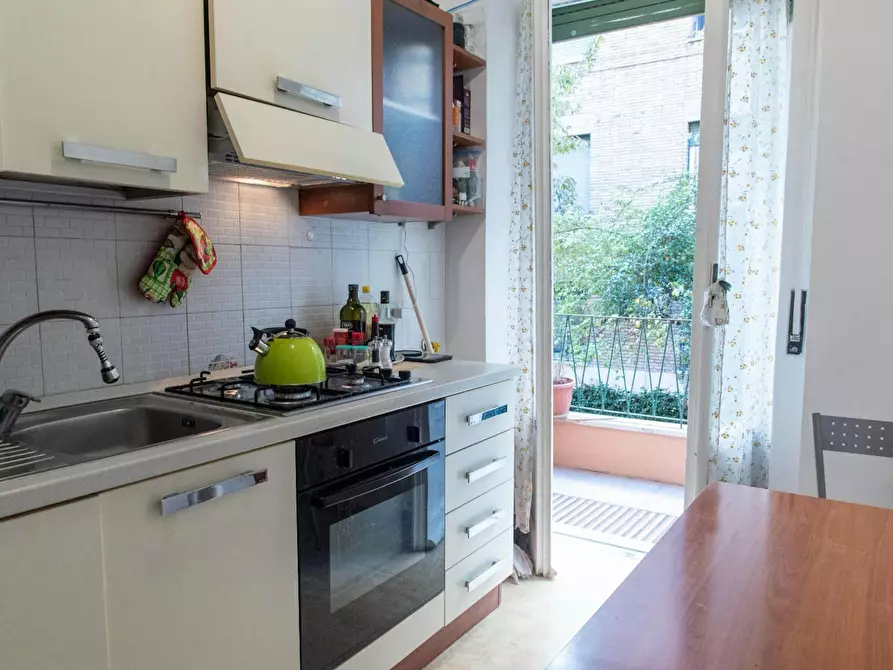 Immagine 6 di Camera in affitto  in Via Gian Luca Squarcialupo a Roma