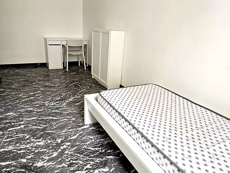 Immagine 1 di Camera in affitto  in Via Ugo Foscolo a Padova