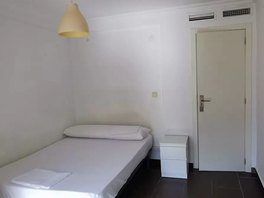 Immagine 3 di Camera in affitto  in Calle Alcalá Galiano a Alicante/Alacant