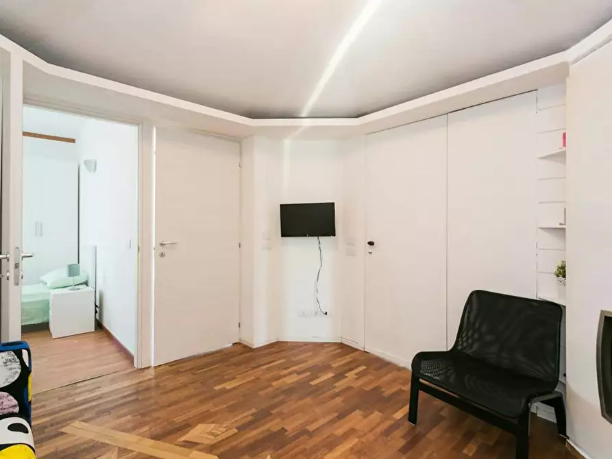 Immagine 9 di Camera in affitto  in Via Gavirate a Milano
